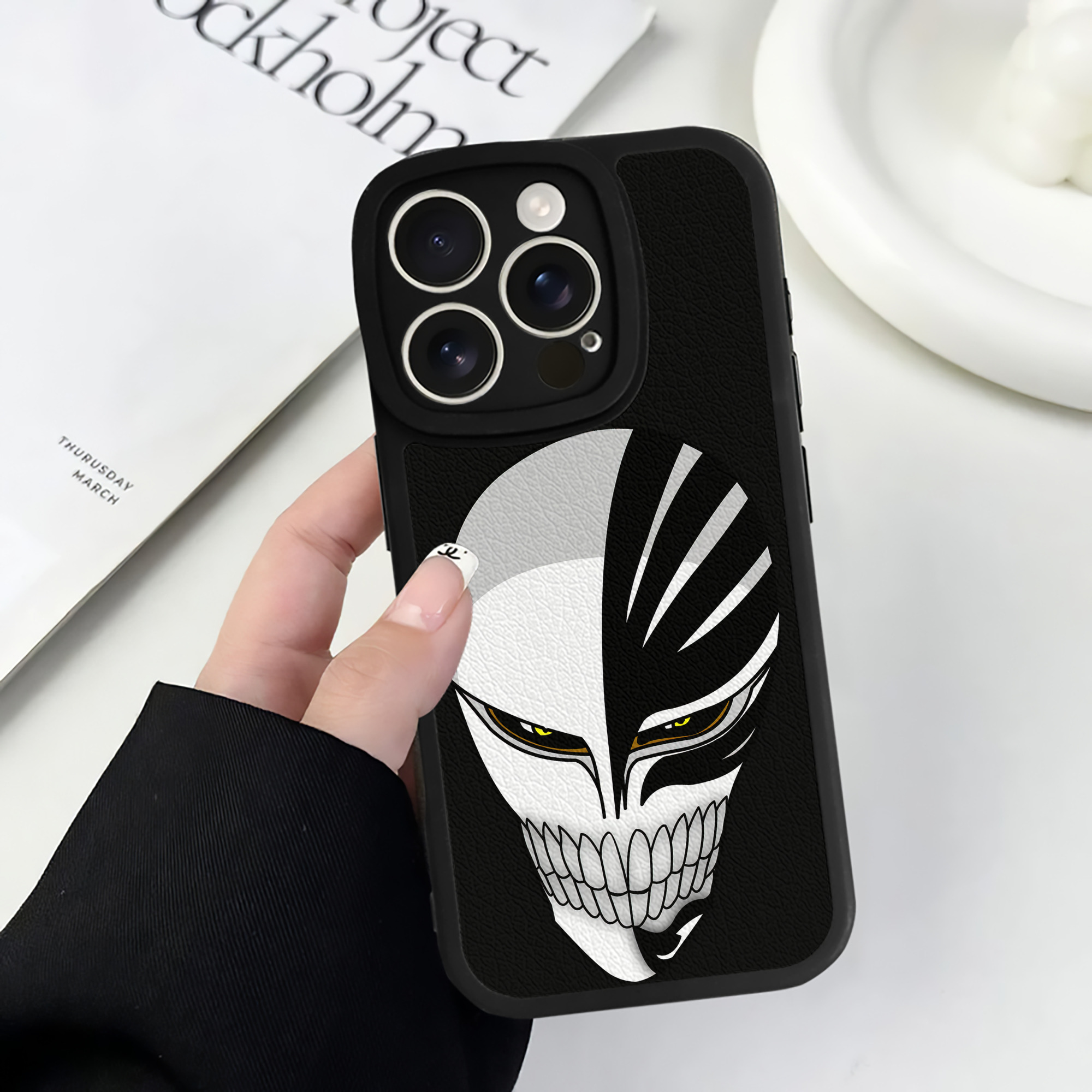 ブリーチ 黒崎一護（くろさき いちご）BLEACH Kurosaki Ichigo 【iPhone 16シリーズ対応】シリコンスマホケース（レザー調） 材質：シリコン